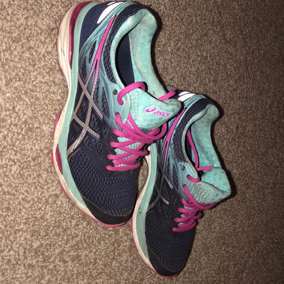 Donated to a shelter ASICS GEL-CUMULUS 18 running shoes! - Picture 5 of 8